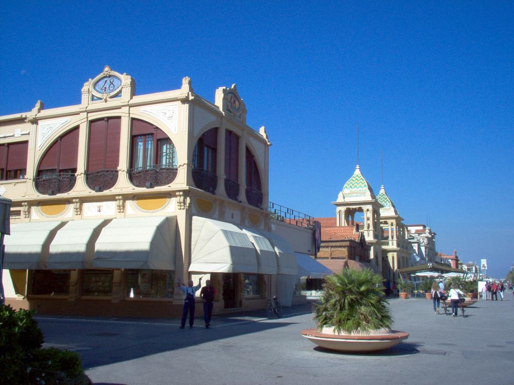 Hotel Bianchi Viareggio Exterior foto